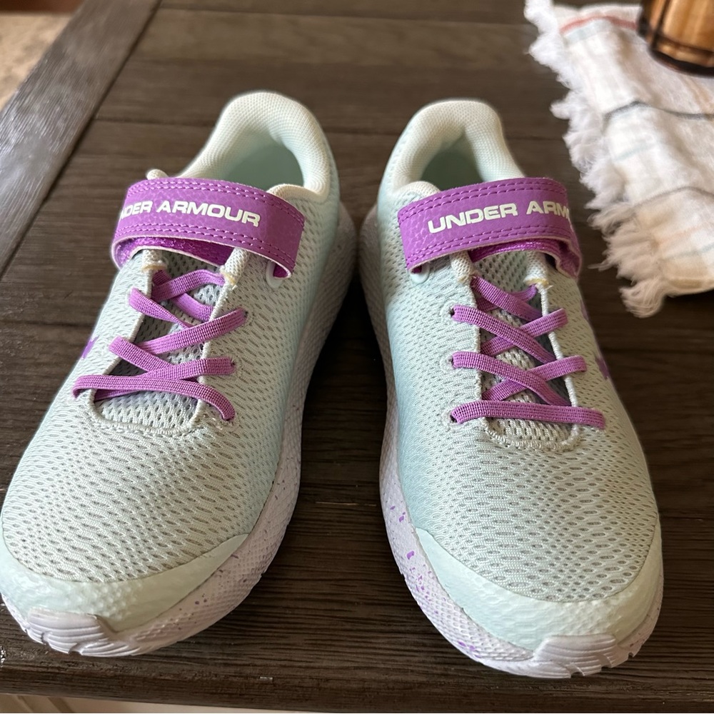 Under Armour kids shoes Size 1.5y